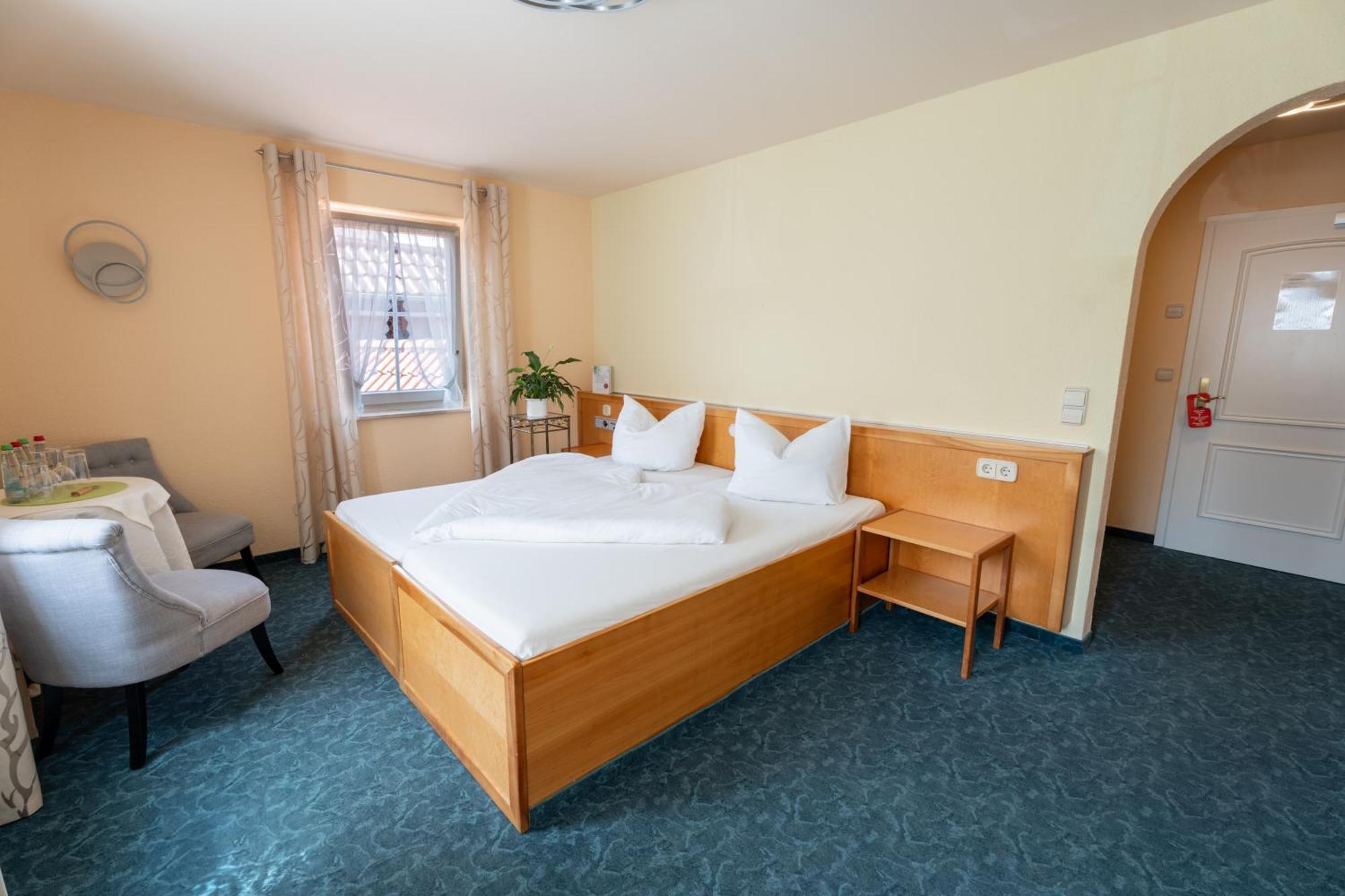 Hotel - Restaurant Traube Neuffen ภายนอก รูปภาพ
