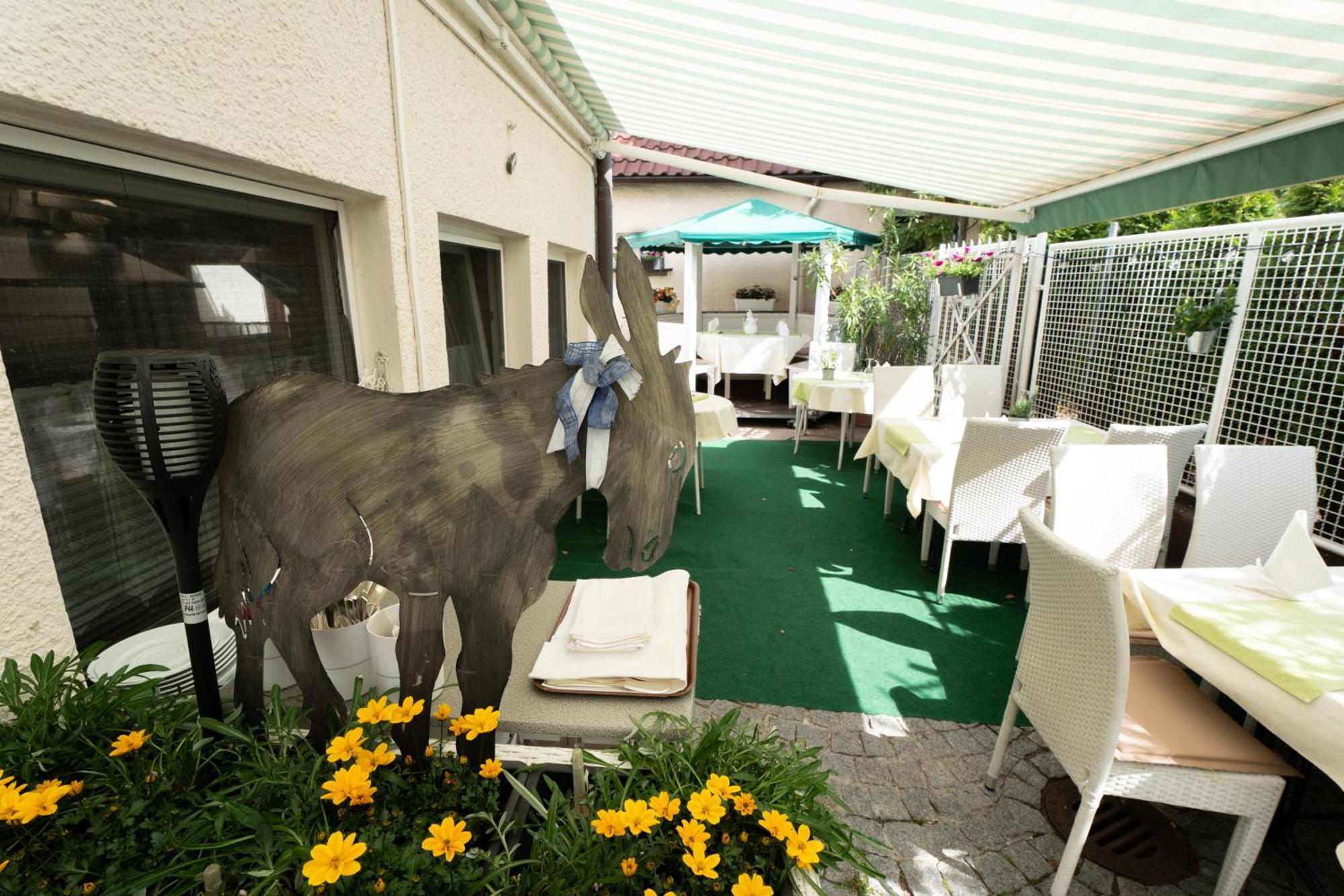 Hotel - Restaurant Traube Neuffen ภายนอก รูปภาพ