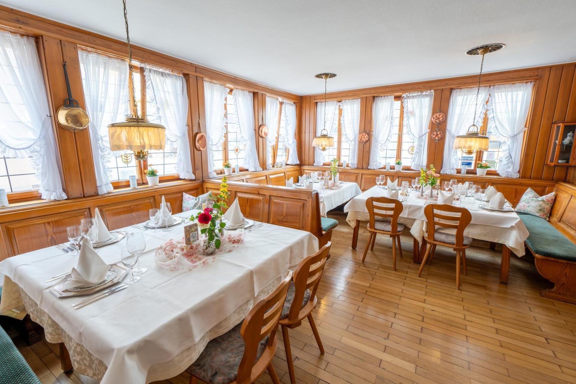 Hotel - Restaurant Traube Neuffen ภายนอก รูปภาพ