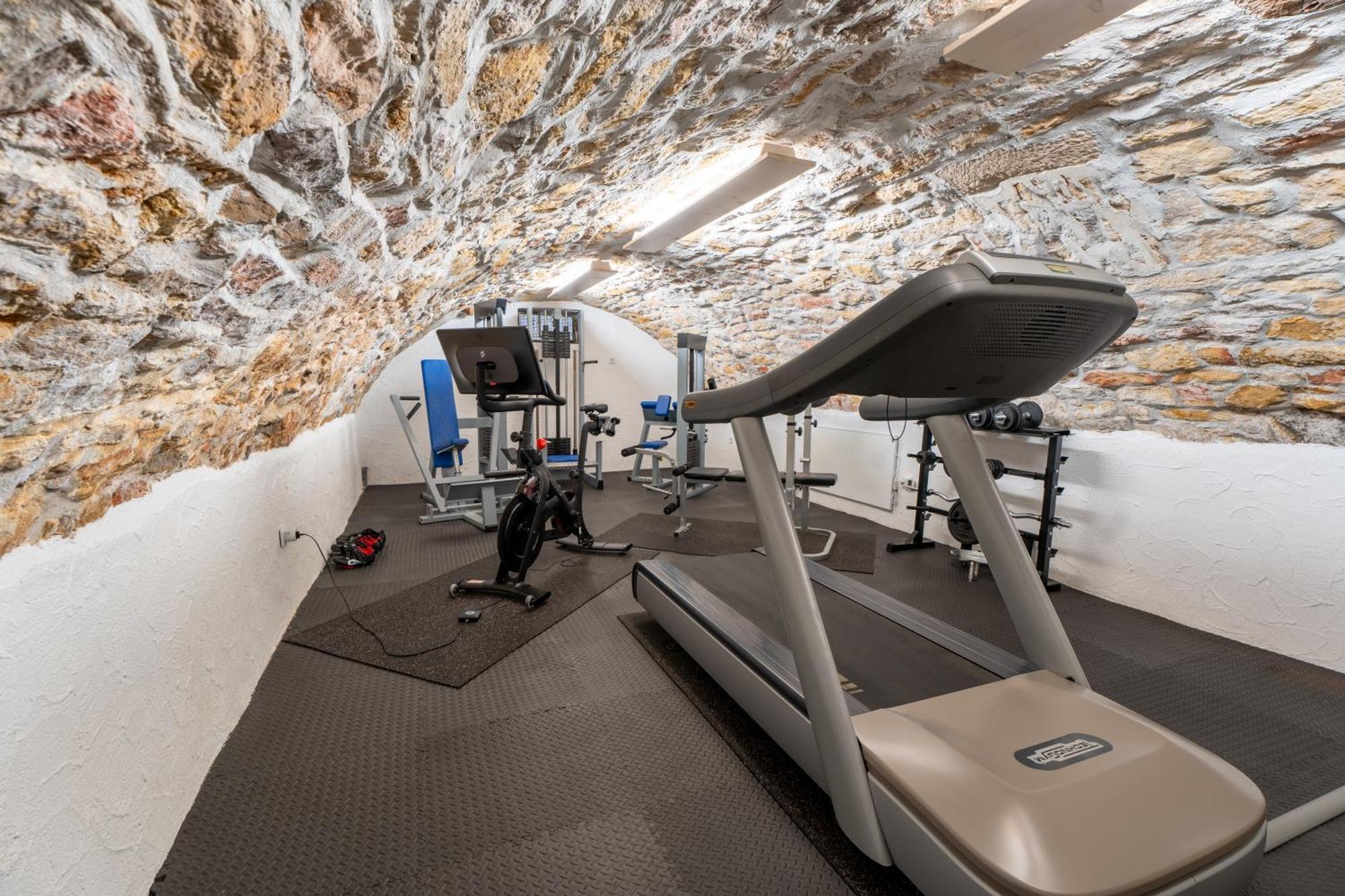 Hotel - Restaurant Traube Neuffen ภายนอก รูปภาพ