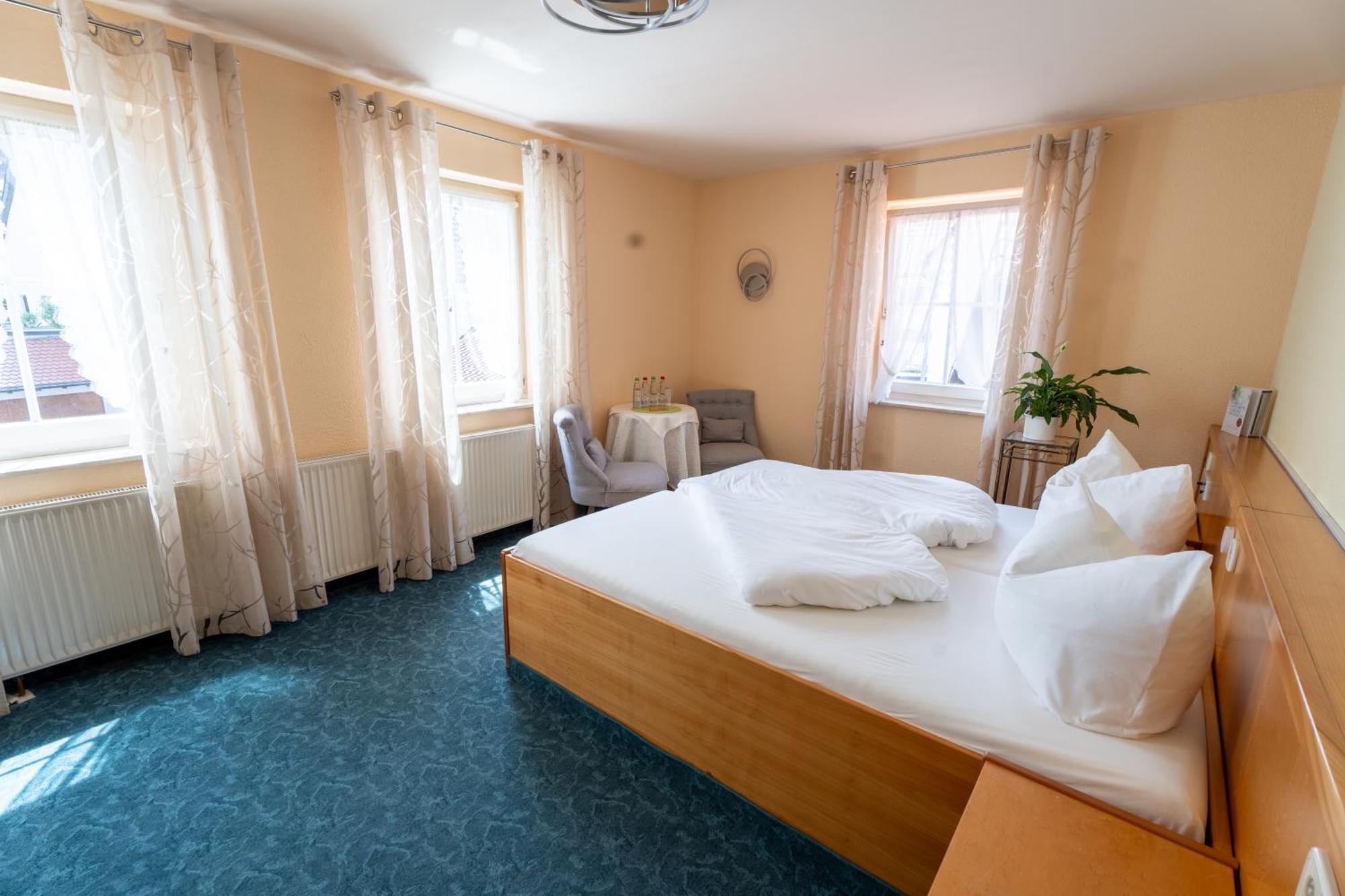 Hotel - Restaurant Traube Neuffen ภายนอก รูปภาพ