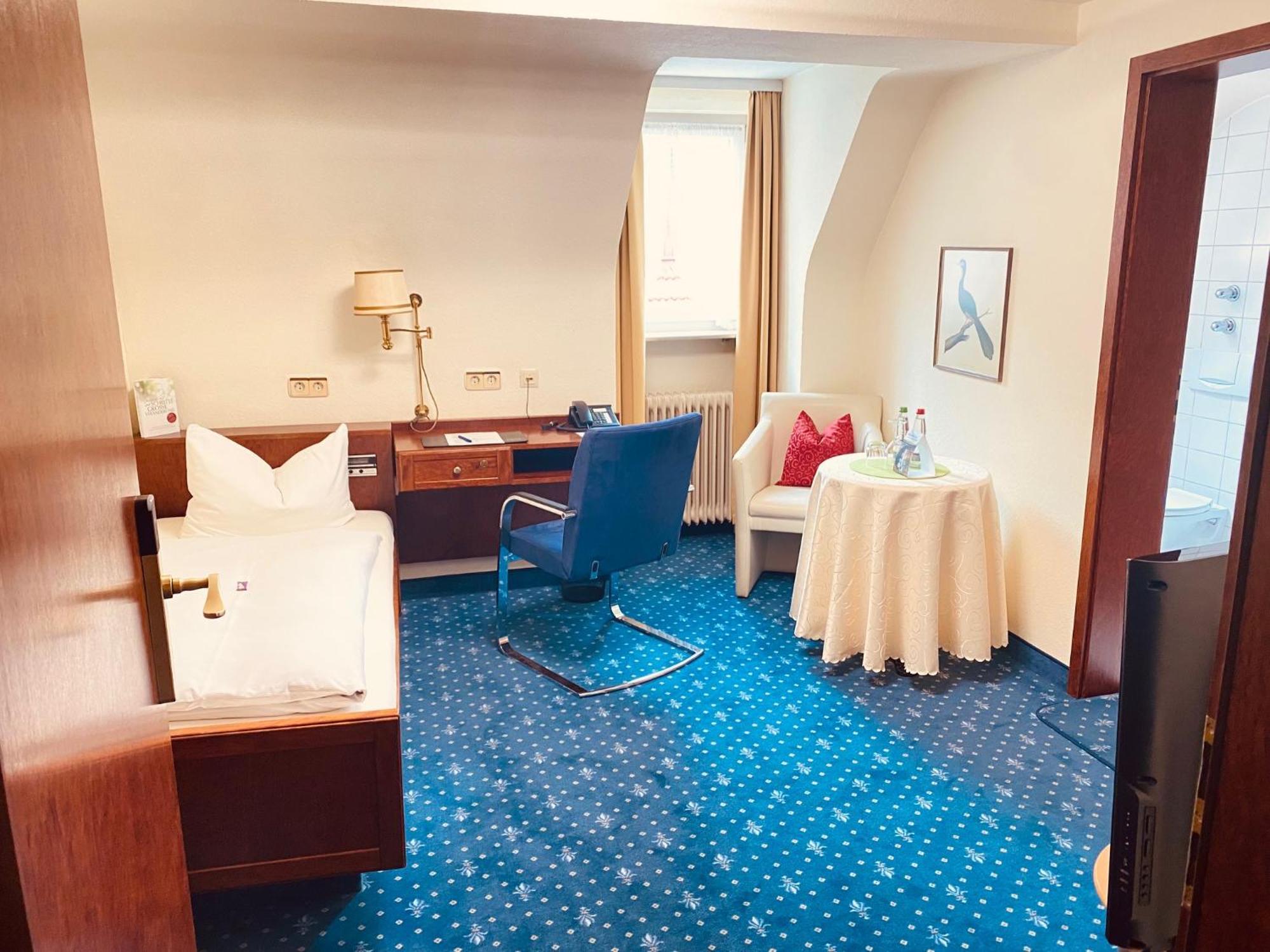 Hotel - Restaurant Traube Neuffen ภายนอก รูปภาพ